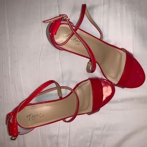 THALIA SODI DARRIA STRAPPY SANDALS